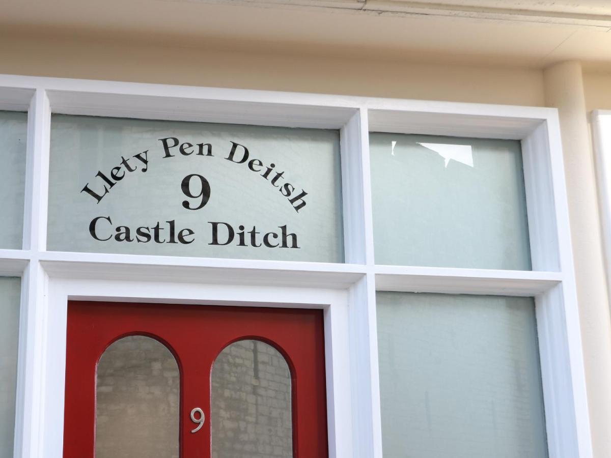Llety Pen Deitsh 1 Apartment Caernarfon Bagian luar foto