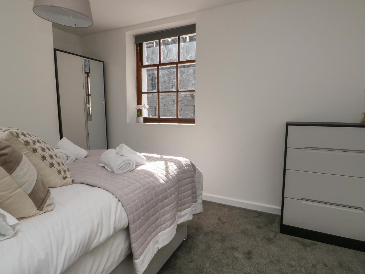 Llety Pen Deitsh 1 Apartment Caernarfon Bagian luar foto