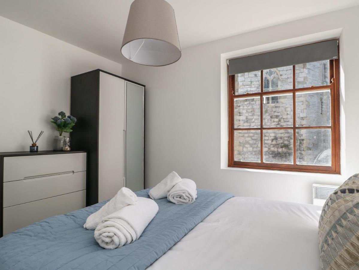 Llety Pen Deitsh 1 Apartment Caernarfon Bagian luar foto