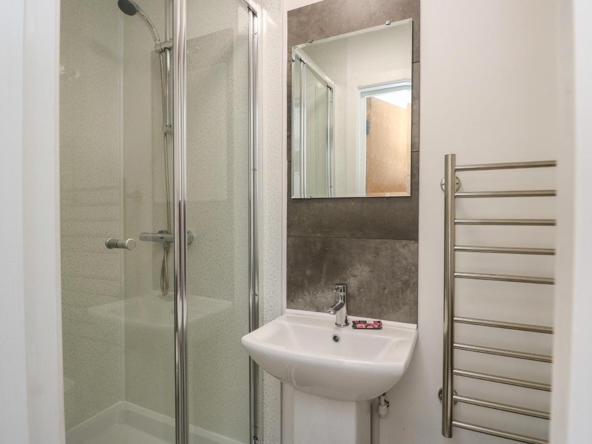 Llety Pen Deitsh 1 Apartment Caernarfon Bagian luar foto