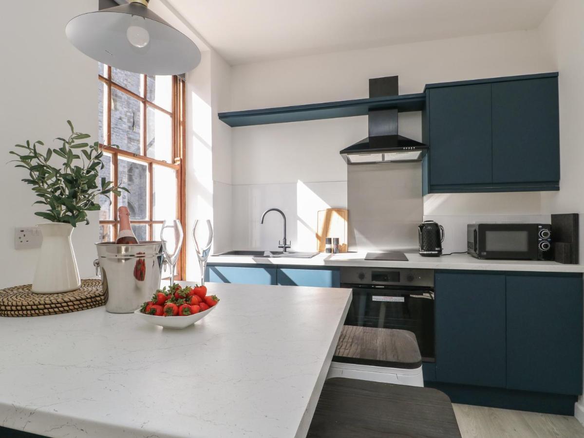Llety Pen Deitsh 1 Apartment Caernarfon Bagian luar foto