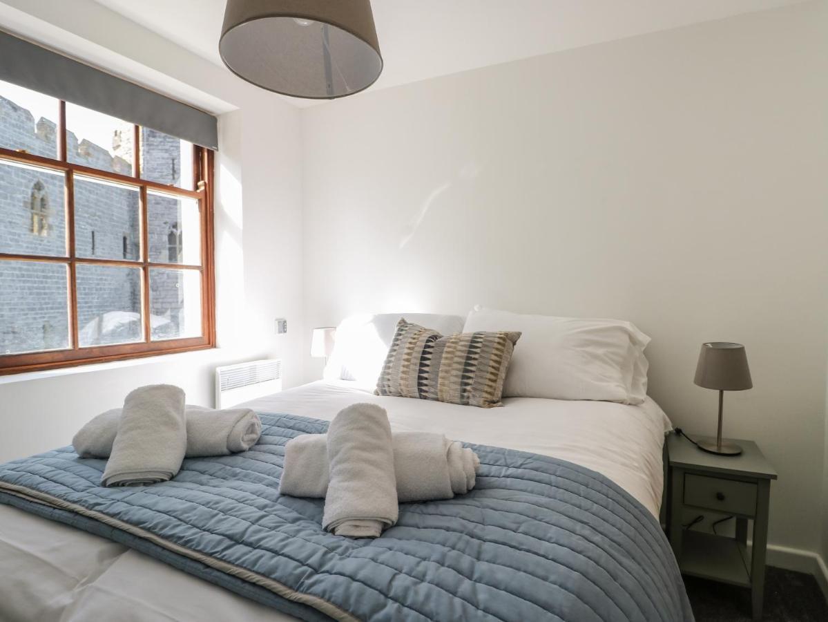 Llety Pen Deitsh 1 Apartment Caernarfon Bagian luar foto